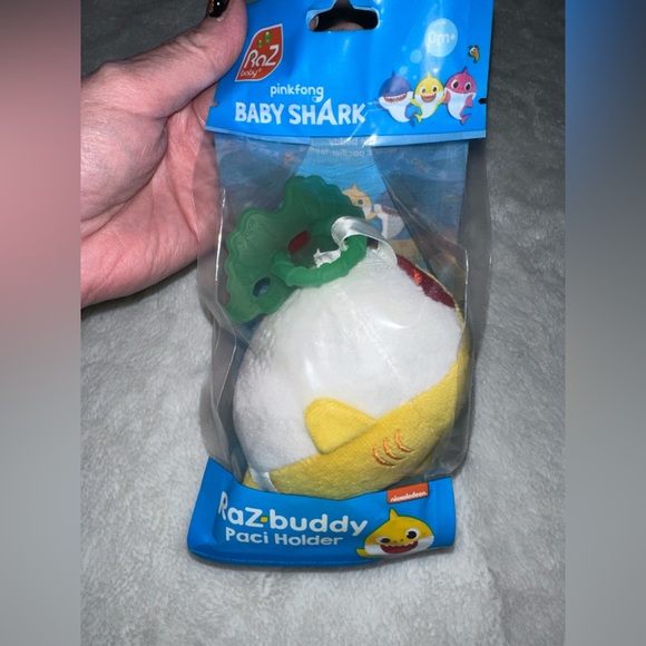 New Baby Shark - RaZbuddy RaZberry Teether/Pacifier Holder - Picture 6 of 7